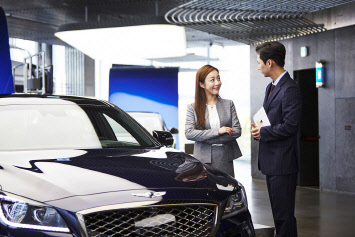 현대캐피탈이 현대자동차 제네시스 차종을 대상으로 하는 '장기렌터카 소유형'프로모션을 진행한다고 12일 밝혔다. 현대케피탈 제공